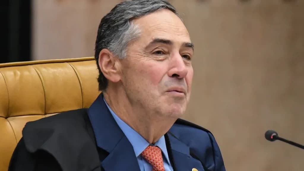 Barroso quer regular as redes sociais: “fazer com que mentir volte a ser errado”