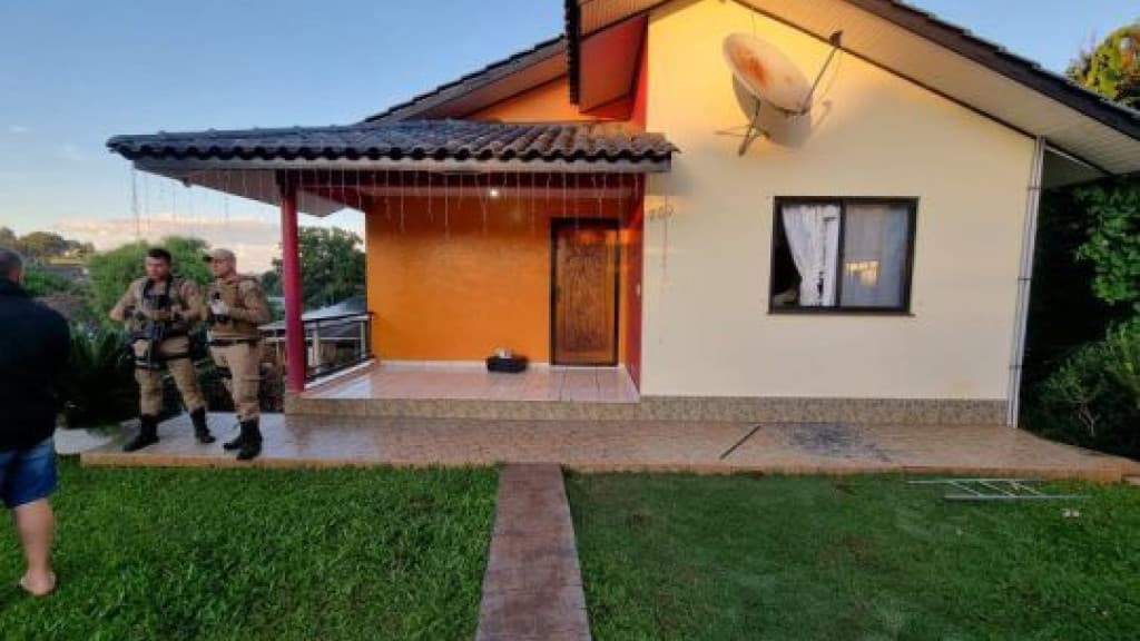 Tiroteio em SC deixa pai, filha e genro mortos