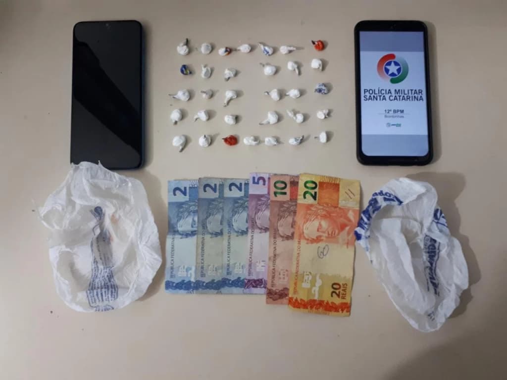 Traficante é preso com porções de cocaína em Bombinhas