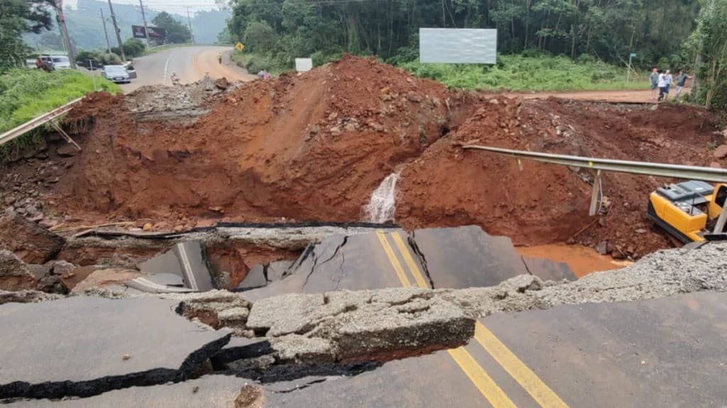 Rodovias de SC seguem interditadas por conta da chuva