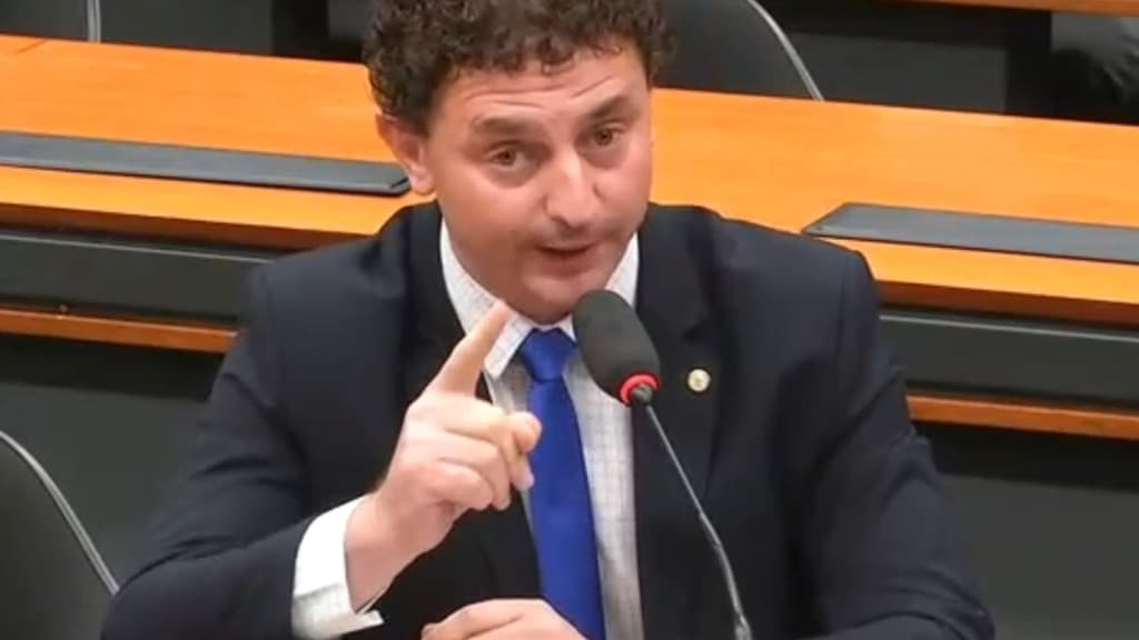 Deputado catarinense manda recado para invasores de terra: “sete palmos do chão”