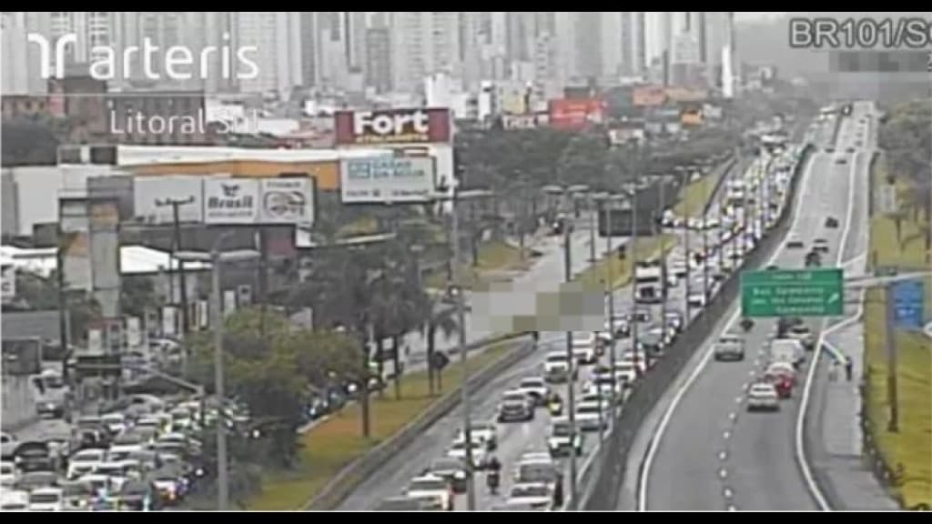 SC tem 250km de filas: “tudo parado de Garopaba a Joinville”