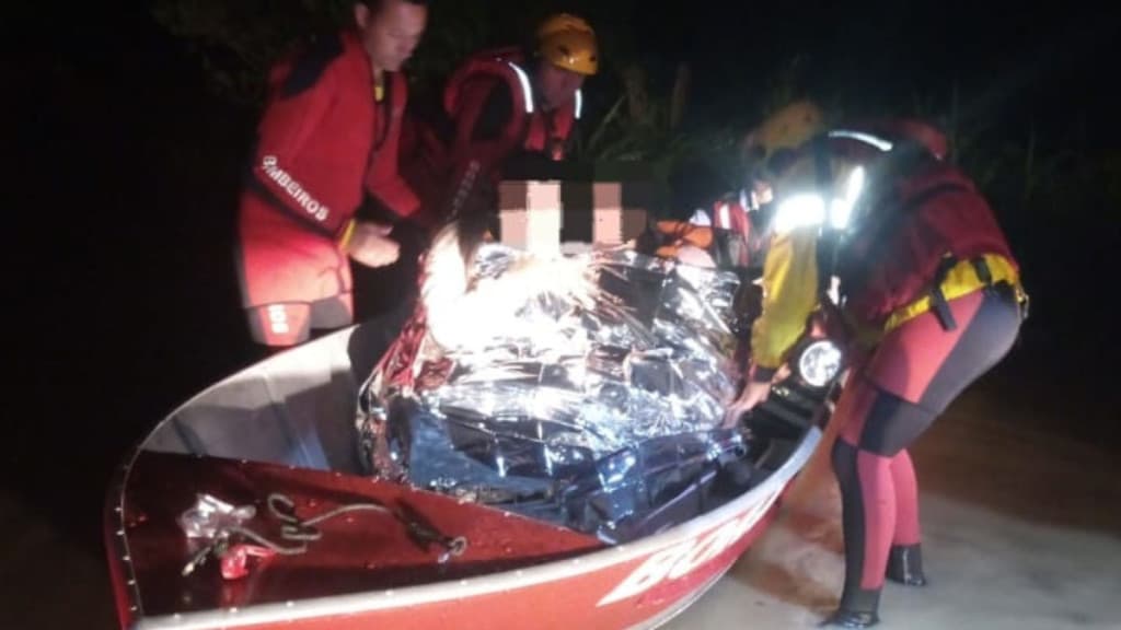 VÍDEO: Gestante é conduzida de canoa para hospital no Alto Vale