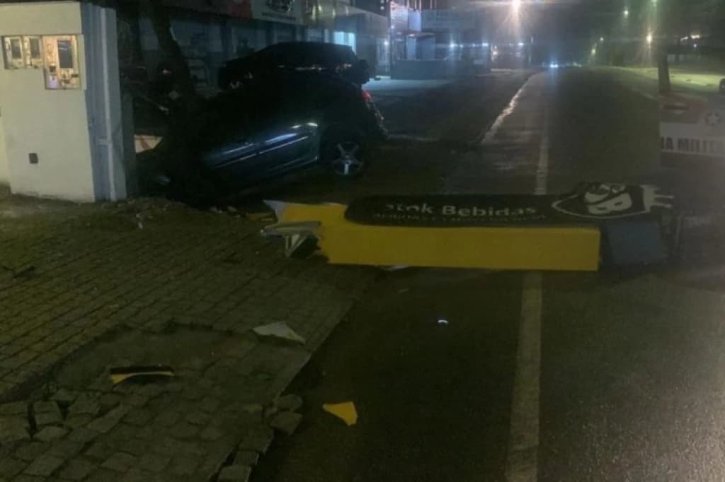 Bêbado perde controle no trânsito e mata homem que foi fazer xixi na rua