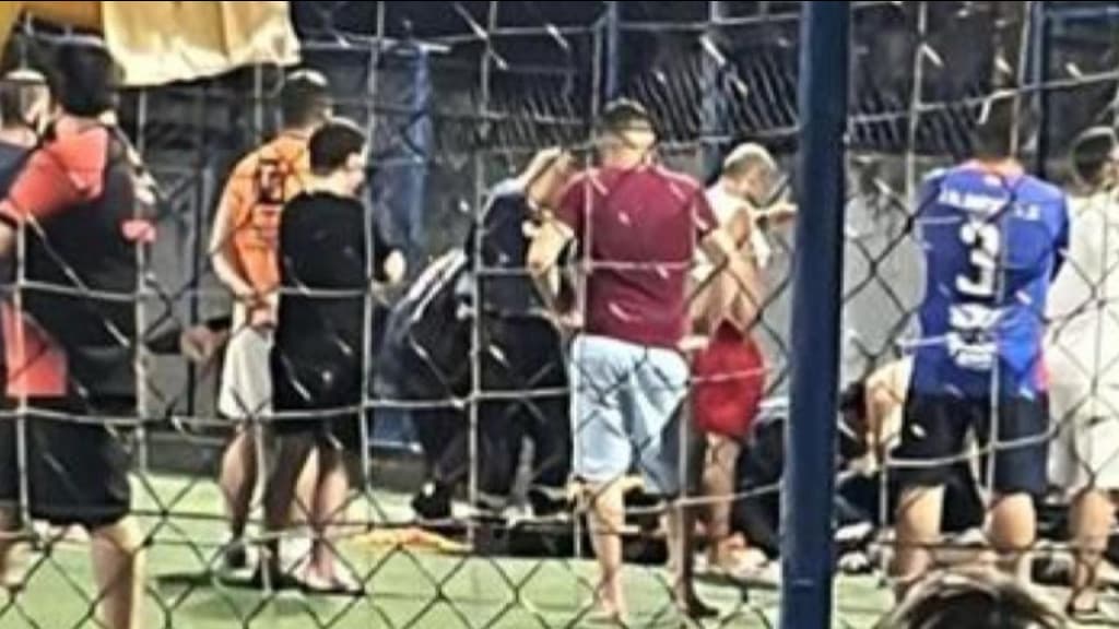 Homem morre após passar mal durante partida de futebol, em Joinville