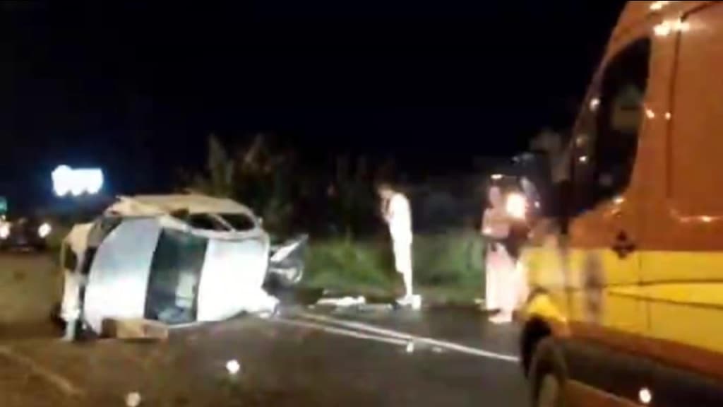 Motorista capota carro na rodovia Transbeto em Penha