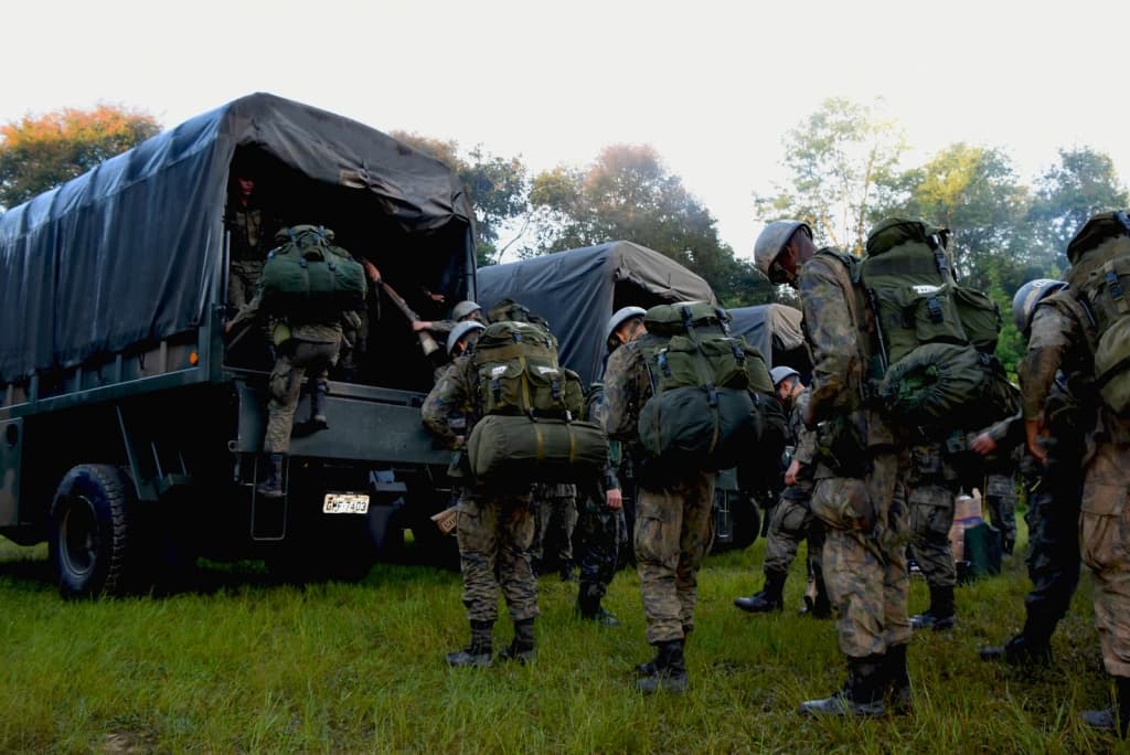 FAB envia 22 militares para buscas de avião em Tijucas e Canelinha