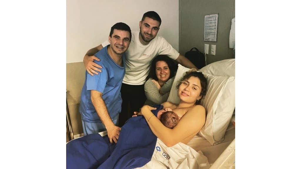 Casal que fugiu da guerra na Ucrânia tem filha em Florianópolis