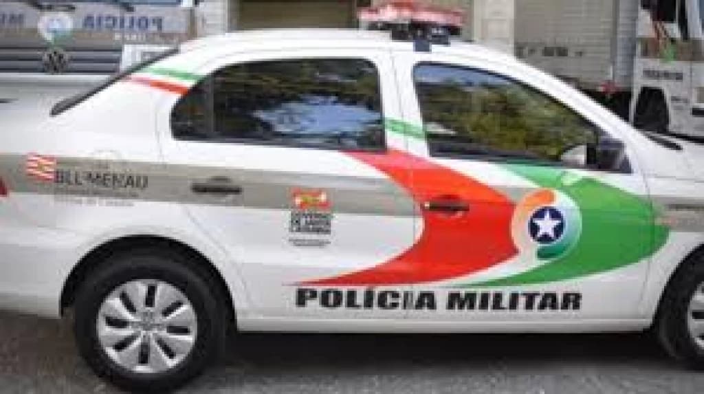 Homem vai preso após passar a mão na bunda de adolescente em SC
