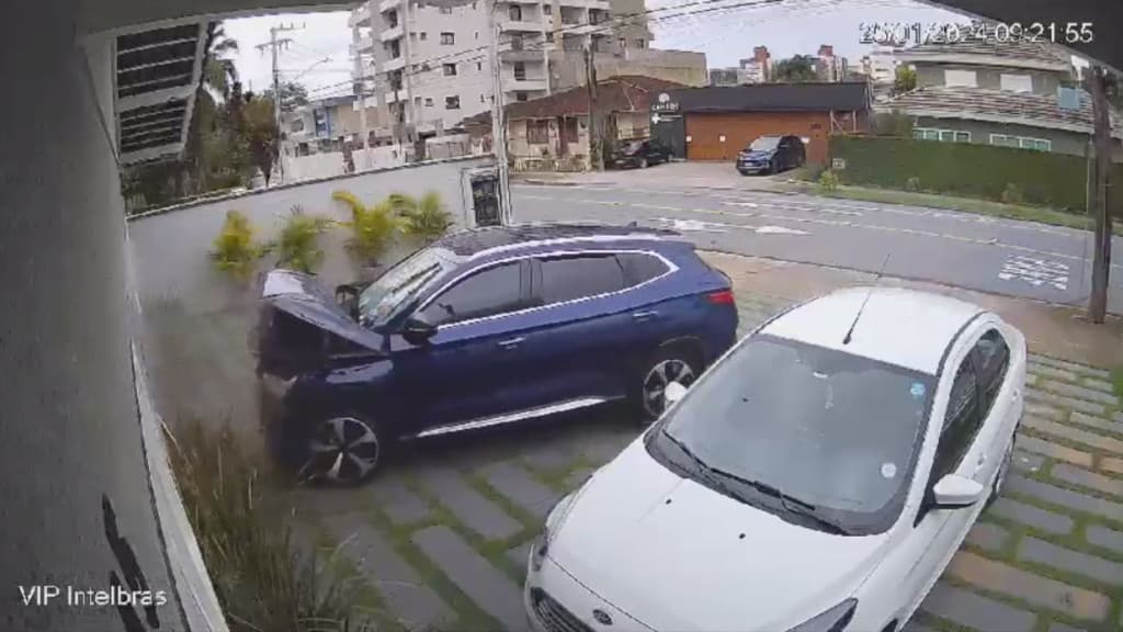 Vídeo mostra grave acidente que destruiu clínica em Joinville