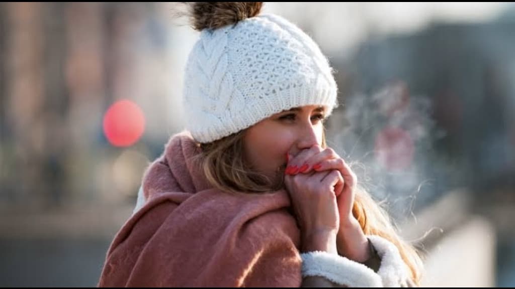 Ciclone em alto mar traz frio intenso e ressaca ao litoral catarinense