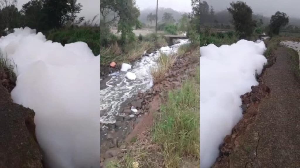Espuma toma conta de rio e assusta moradores no Alto Vale