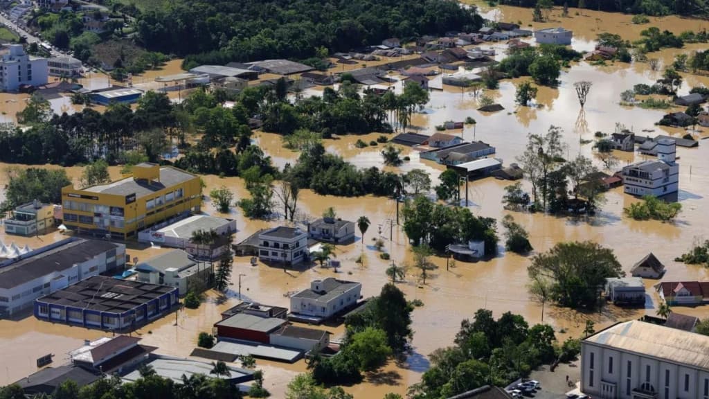 Santa Catarina em alerta vermelho, de novo