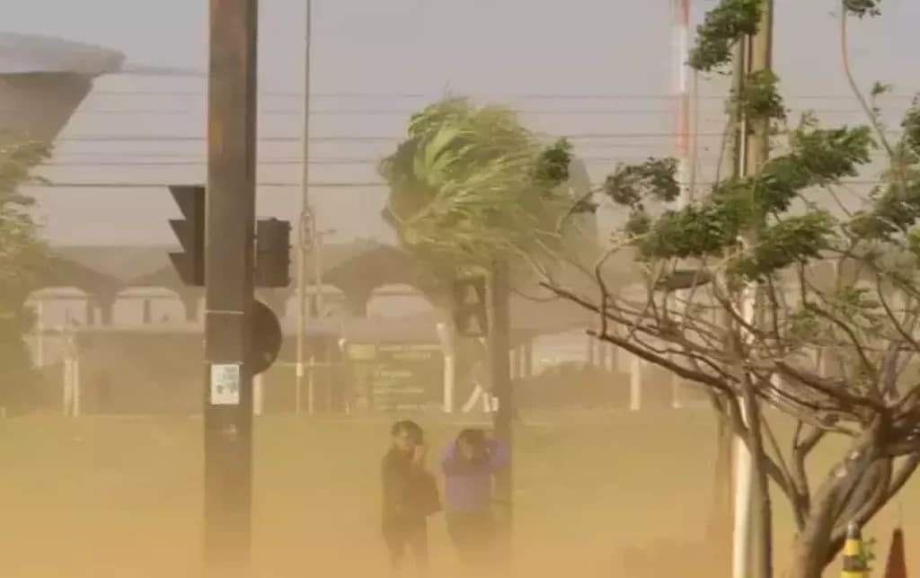 Inmet expede alerta vermelho para tempestades em SC