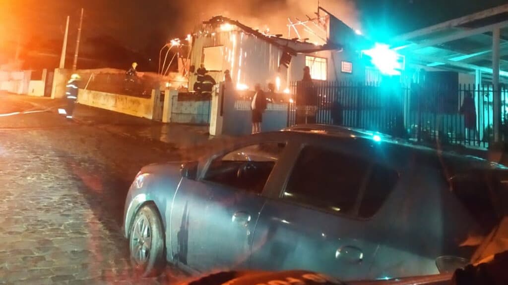 Idoso de 100 anos escapa ileso de incêndio em SC