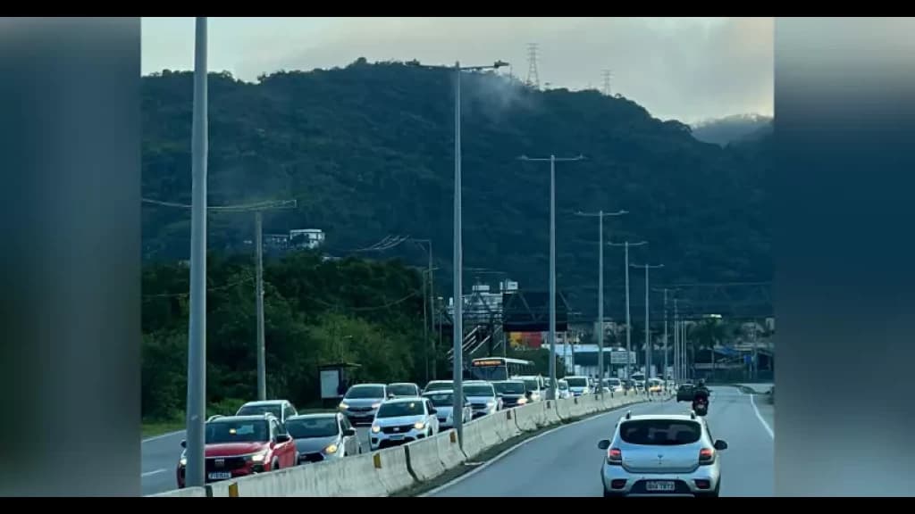 Homem morre atropelado por ônibus na SC-401, em Florianópolis
