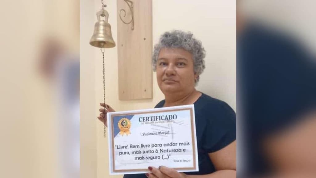 Moradora de Tijucas toca o sino da vitória após vencer a batalha contra o câncer