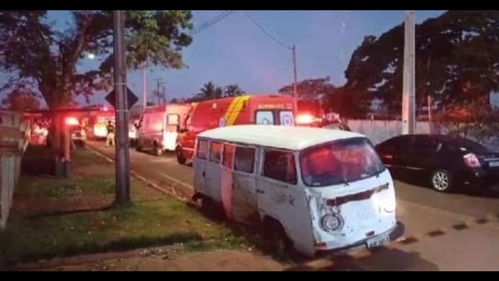 URGENTE: Três crianças morrem atropeladas por Kombi na saída de escola no PR