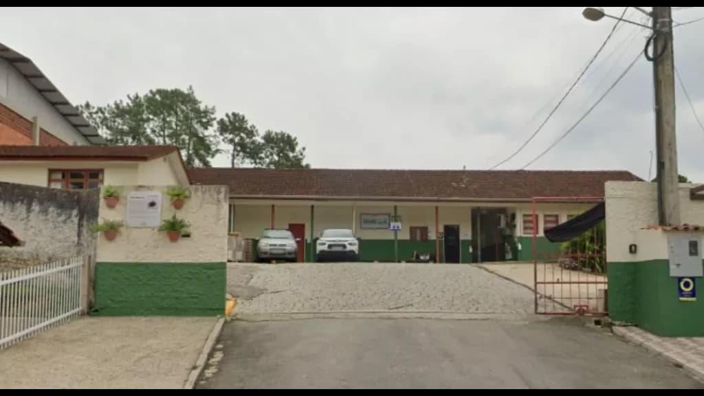 Mãe dá soco em professora após acusá-la de praticar bullying com sua filha