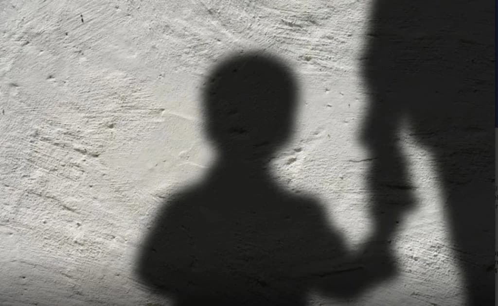 Mãe deixa criança sozinha para ir em festa e acaba presa em SC