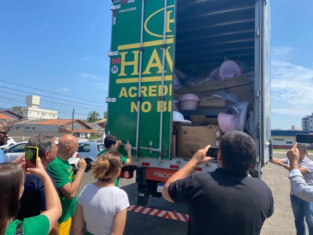 Havan manda carreta com doações para São João Batista, Canelinha e Tijucas