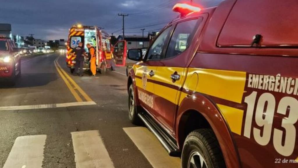 Grávida de sete meses é atropelada por caminhonete na faixa de pedestres, em Blumenau