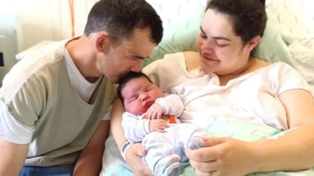 Bebê surpreende pais e médicos ao nascer com mais de 5kg, em SC