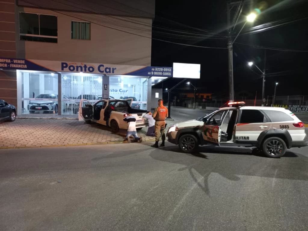 PM de Tijucas prende dupla de chinelões em flagrante