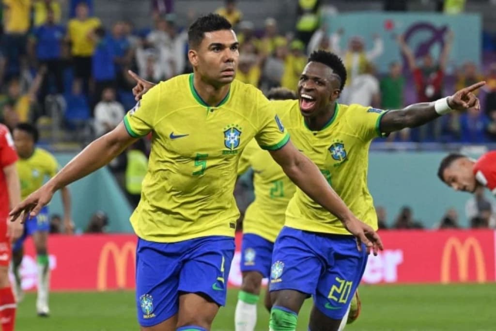 Com gol de Casemiro, Brasil vence a Suíça e garante vaga nas oitavas