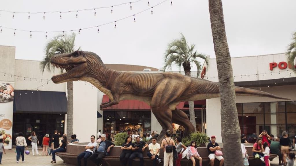 Exposição “Mundo Jurássico” traz réplicas de dinossauros em tamanho real ao Porto Belo Outlet Premium