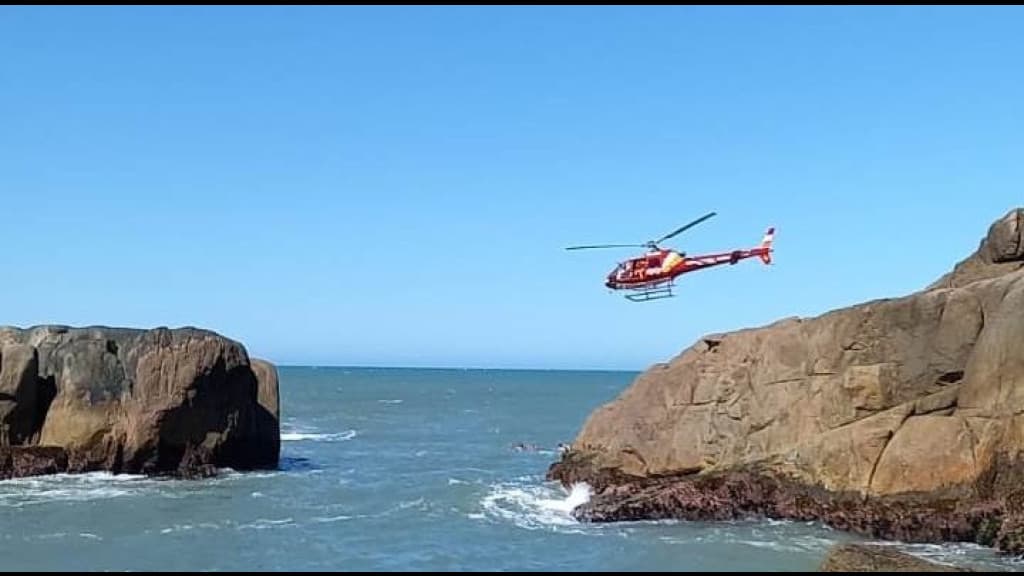 Turista chileno morre afogado em praia catarinense após tentar salvar esposa