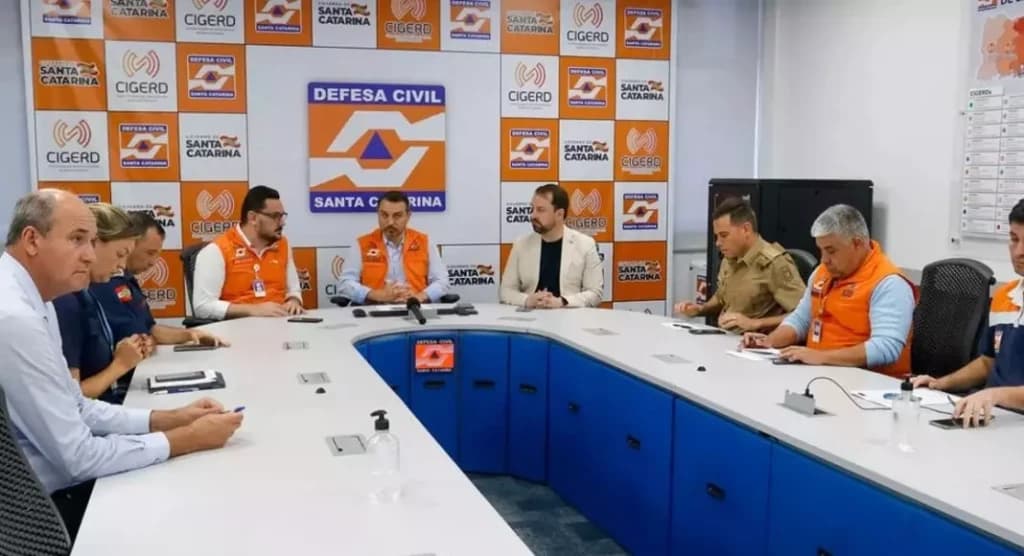 Governo de SC anuncia decreto de situação de emergência em função das fortes chuvas