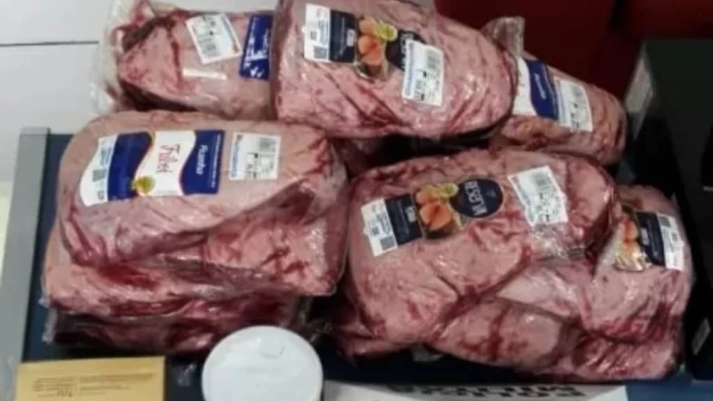 Homem furta picanha de mercado, volta ao local um dia depois e acaba preso