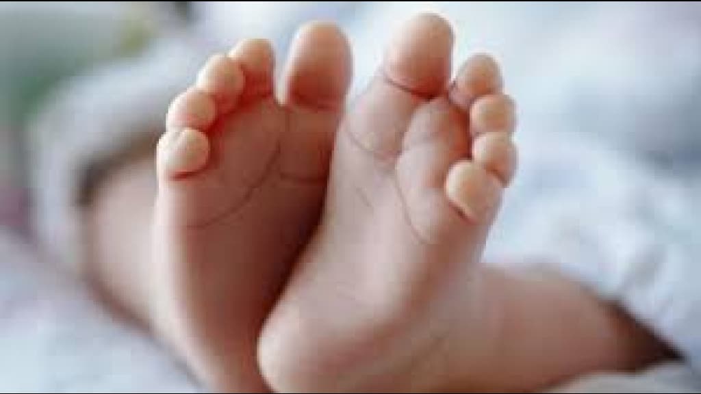 Bebê de seis meses é encontrado desacordado em creche e morre no hospital