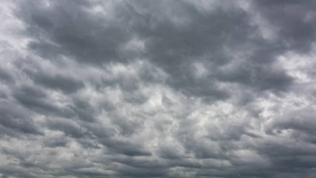 Queda de temperatura e chuvas marcam dia em Santa Catarina