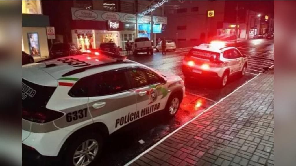 Homem invade sorveteria e mata namorado de sua ex-esposa