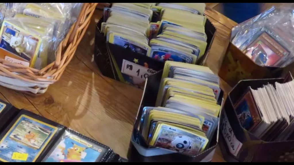 Adolescente vai parar na delegacia após furtar cartas de Pokémon