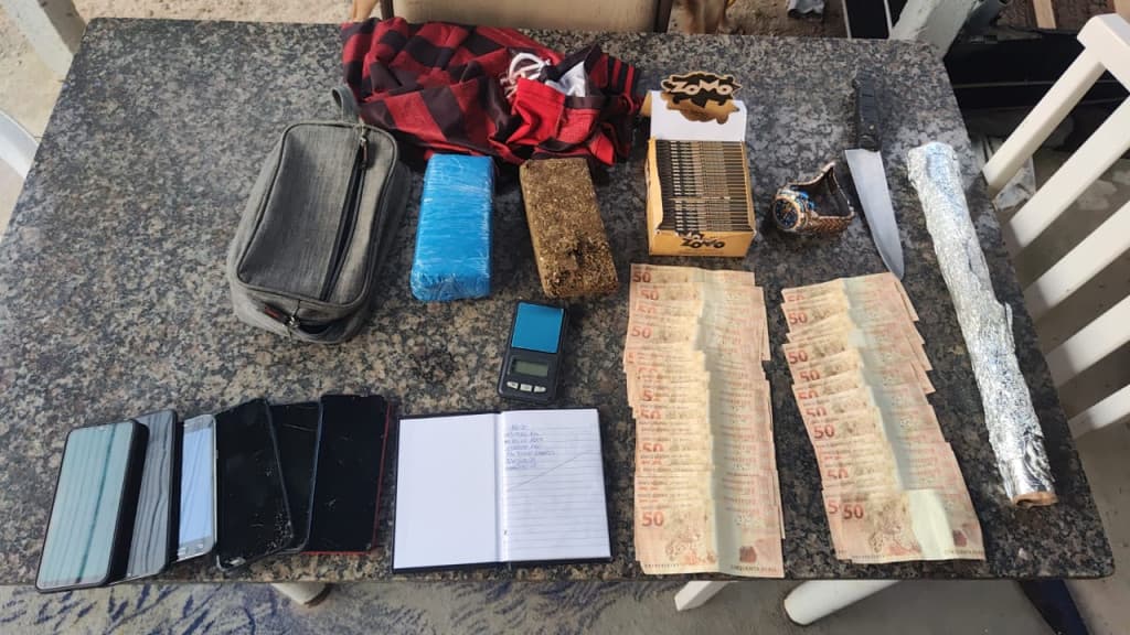 Trio é preso com drogas e dinheiro falso em São João Batista