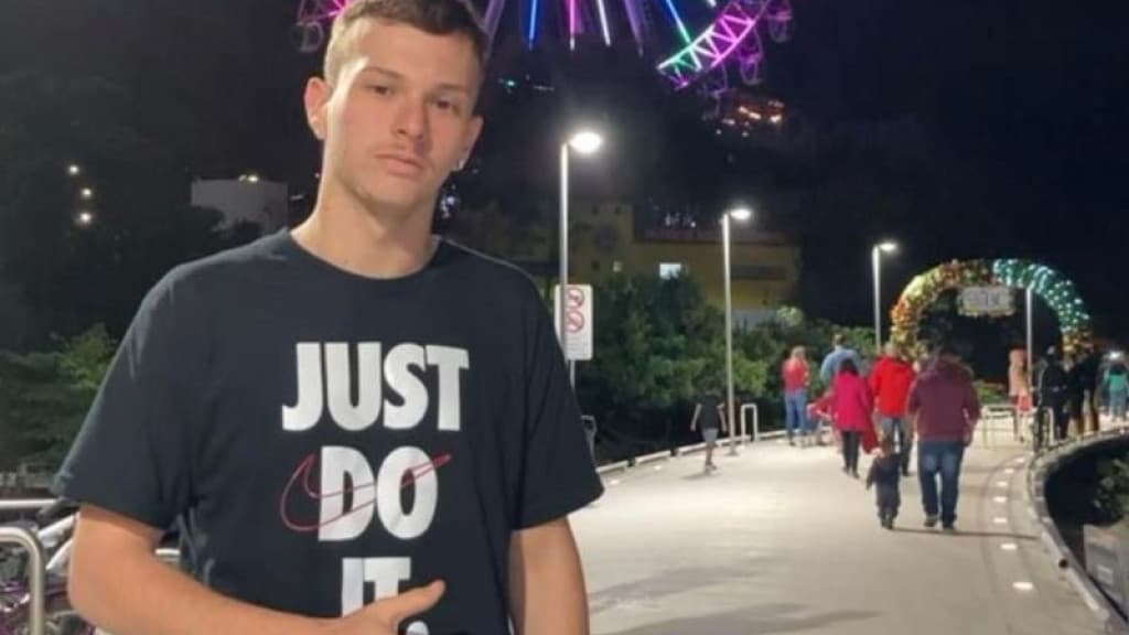 Identificado motoboy que morreu esmagado por caminhão na BR-101