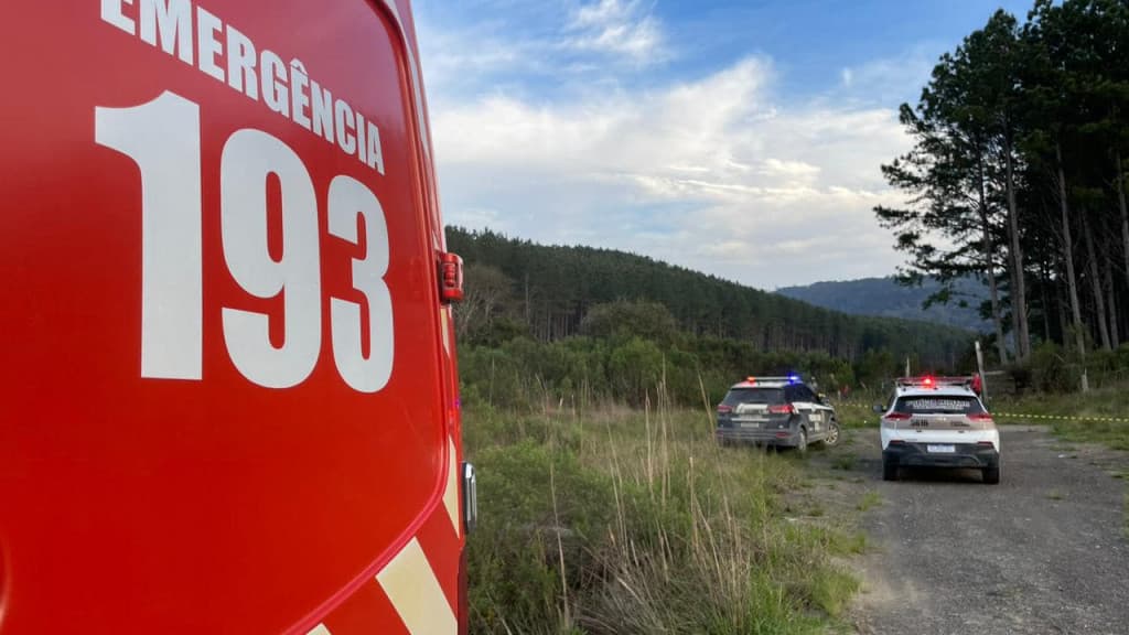 Taxista é achado morto com cabeça esmagada e amarrado