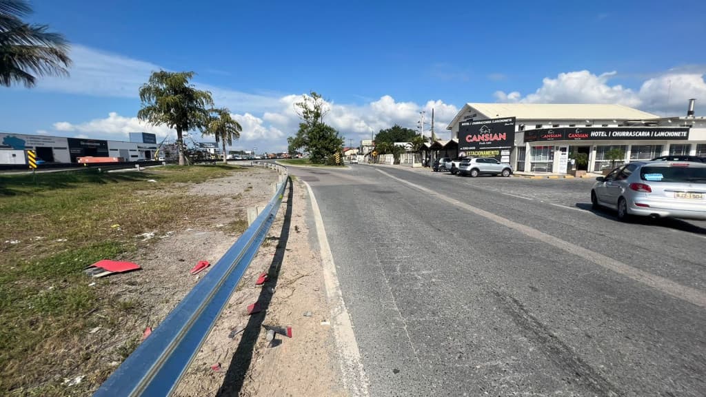 Acesso caótico a BR-101 em Tijucas causa acidentes e dor de cabeça