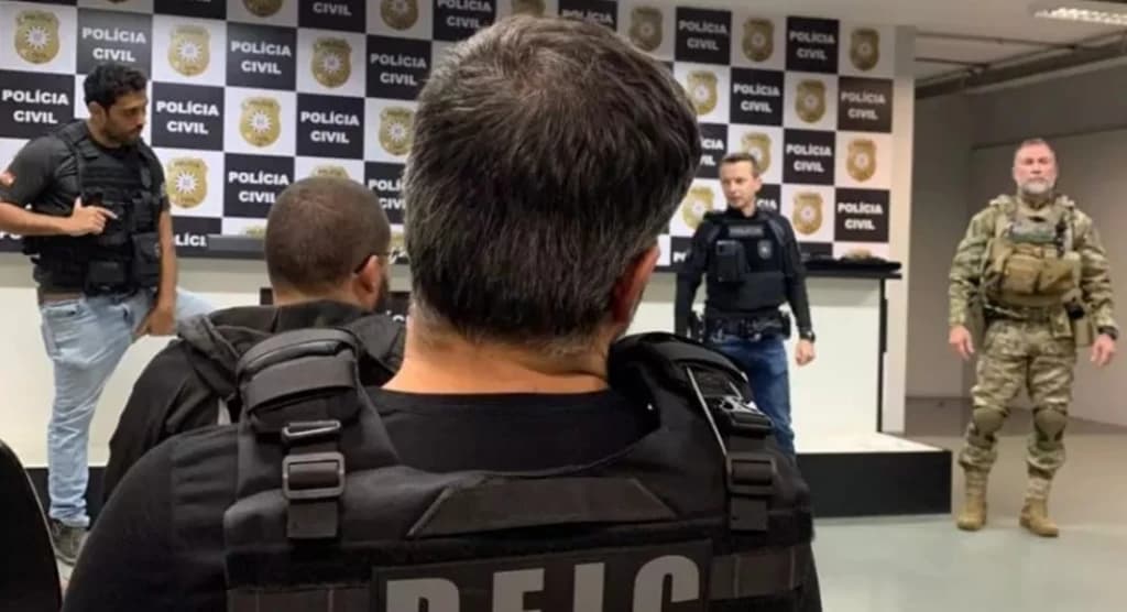 Homem é preso suspeito de chefiar organização criminosa que se passava por delegados de SC