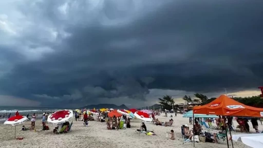 Defesa Civil alerta para temporais e alagamentos nesta terça