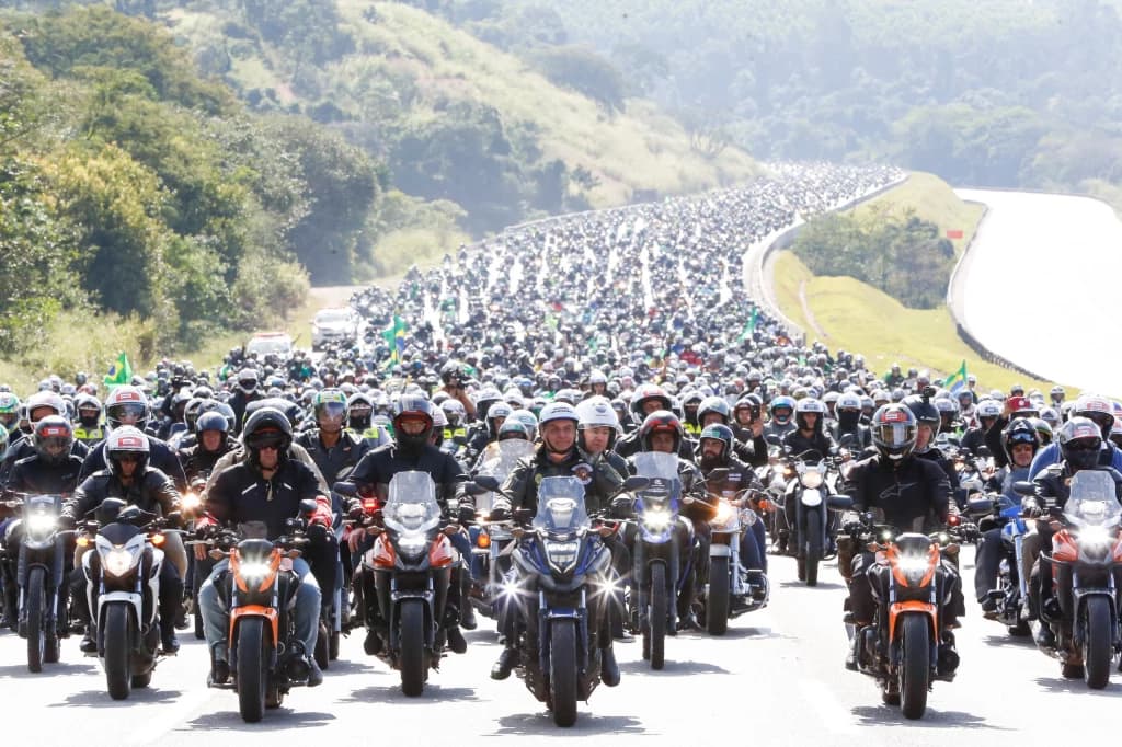 Bolsonaro realiza motociata na tarde deste sábado (1º) em SC