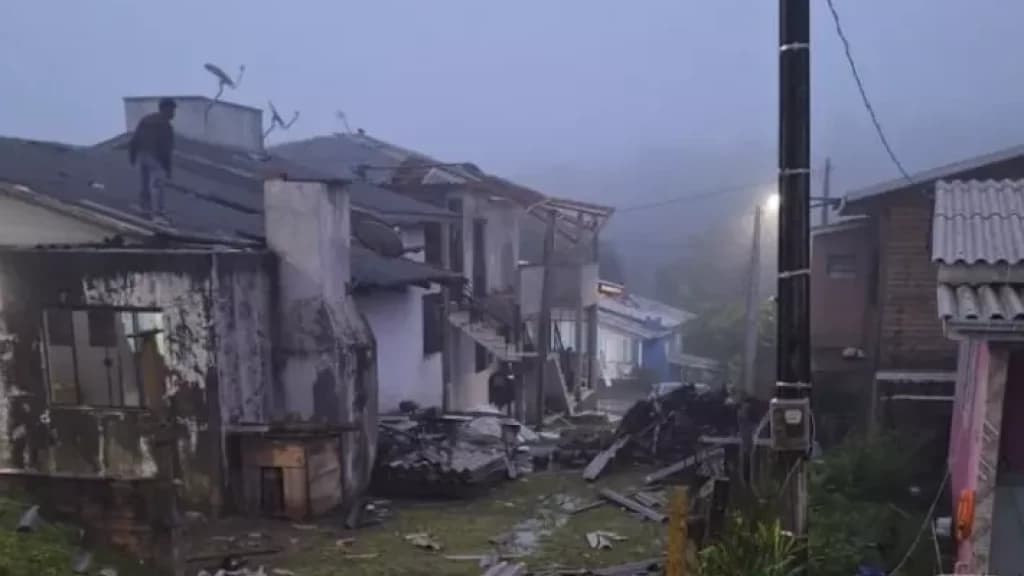Famílias ficam sem casas devido à força das chuvas em várias cidade de SC
