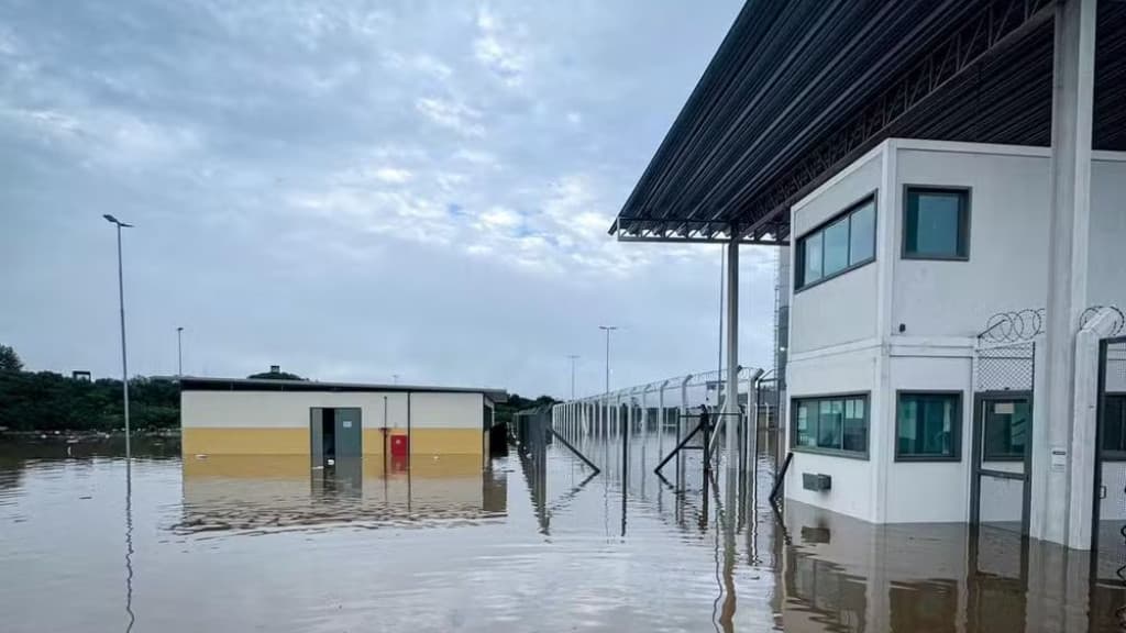 Enchentes deixam presídios ilhados no Rio Grande do Sul
