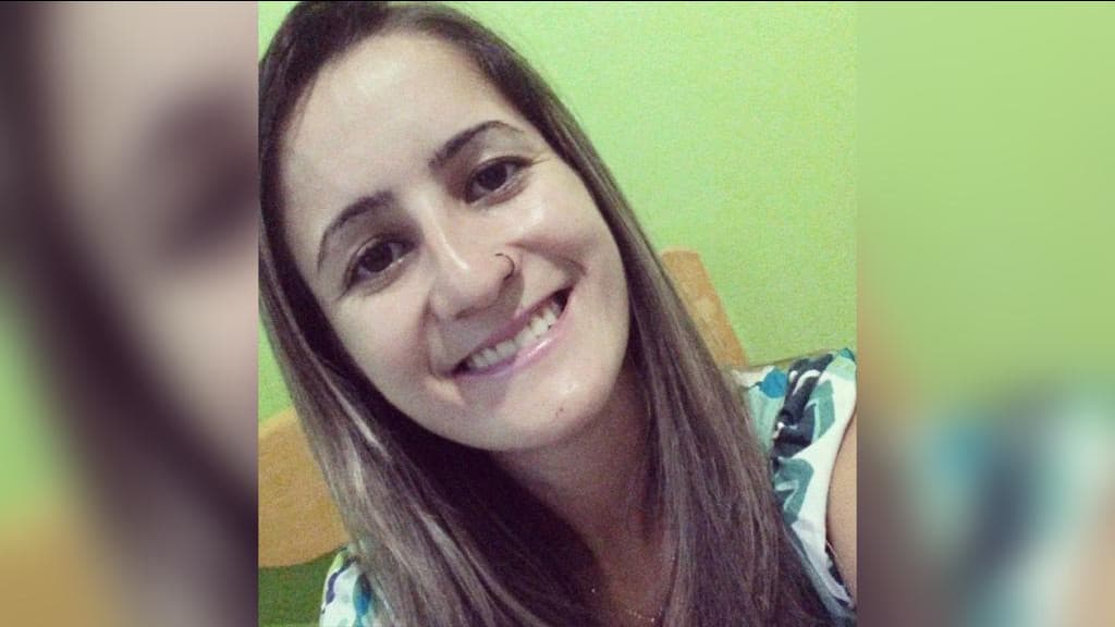 Motociclista morre após colisão com carro ao tentar atravessar avenida
