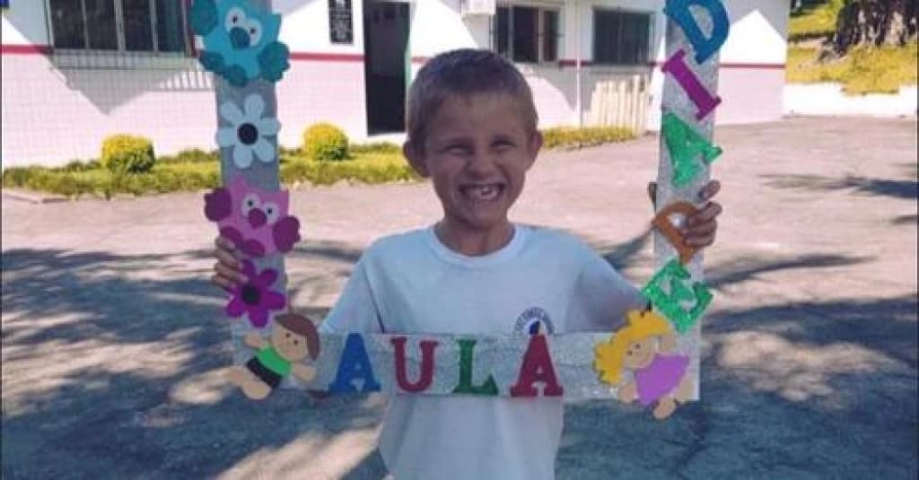 TRAGÉDIA: Menino morre após ser puxado por picador de lenha em SC