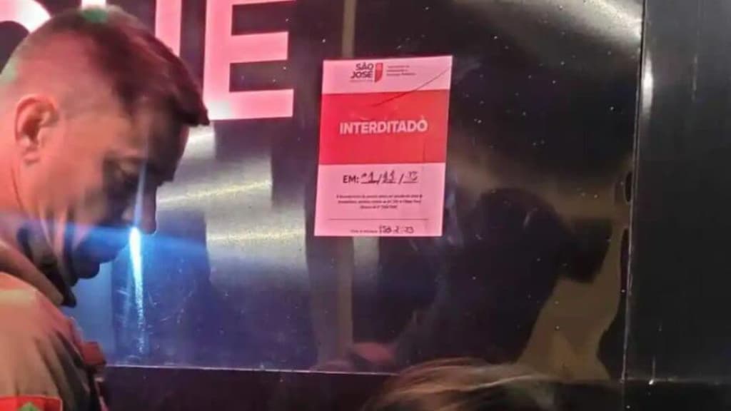Boate clandestina com mais de 500 pessoas é fechada em São José