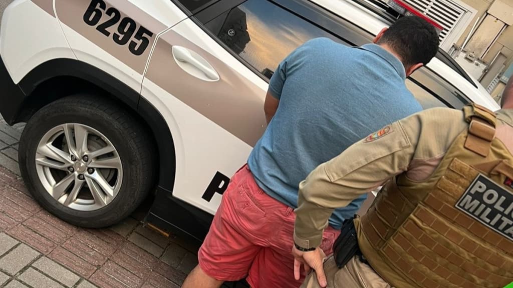Paraguaio é detido por moradores tentando furtar carro em Itapema